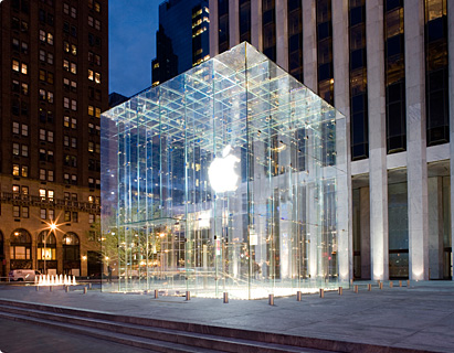 Apple’s 5th Avenue Store Sells 13,000 iPads in 12 hours