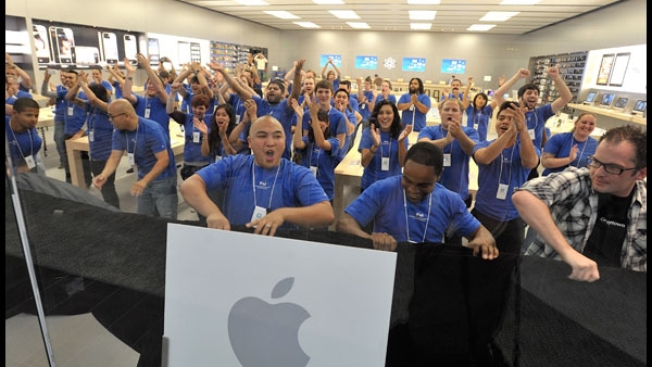 Apple Employees Will Now Have To Work More Hours And More Weekends To Keep Their Jobs