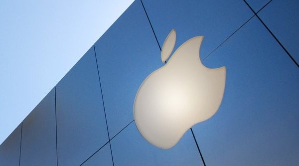 Apple Criticized For Retail Staff Compensation