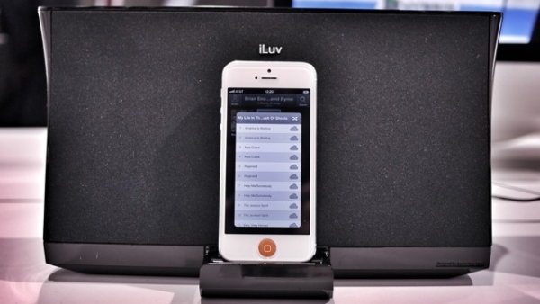 [CES 2013] iLuv Lightning Dock For iOS Devices