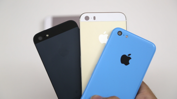 [First Look] Gold/Champagne iPhone 5S Housing Versus Blue iPhone 5C